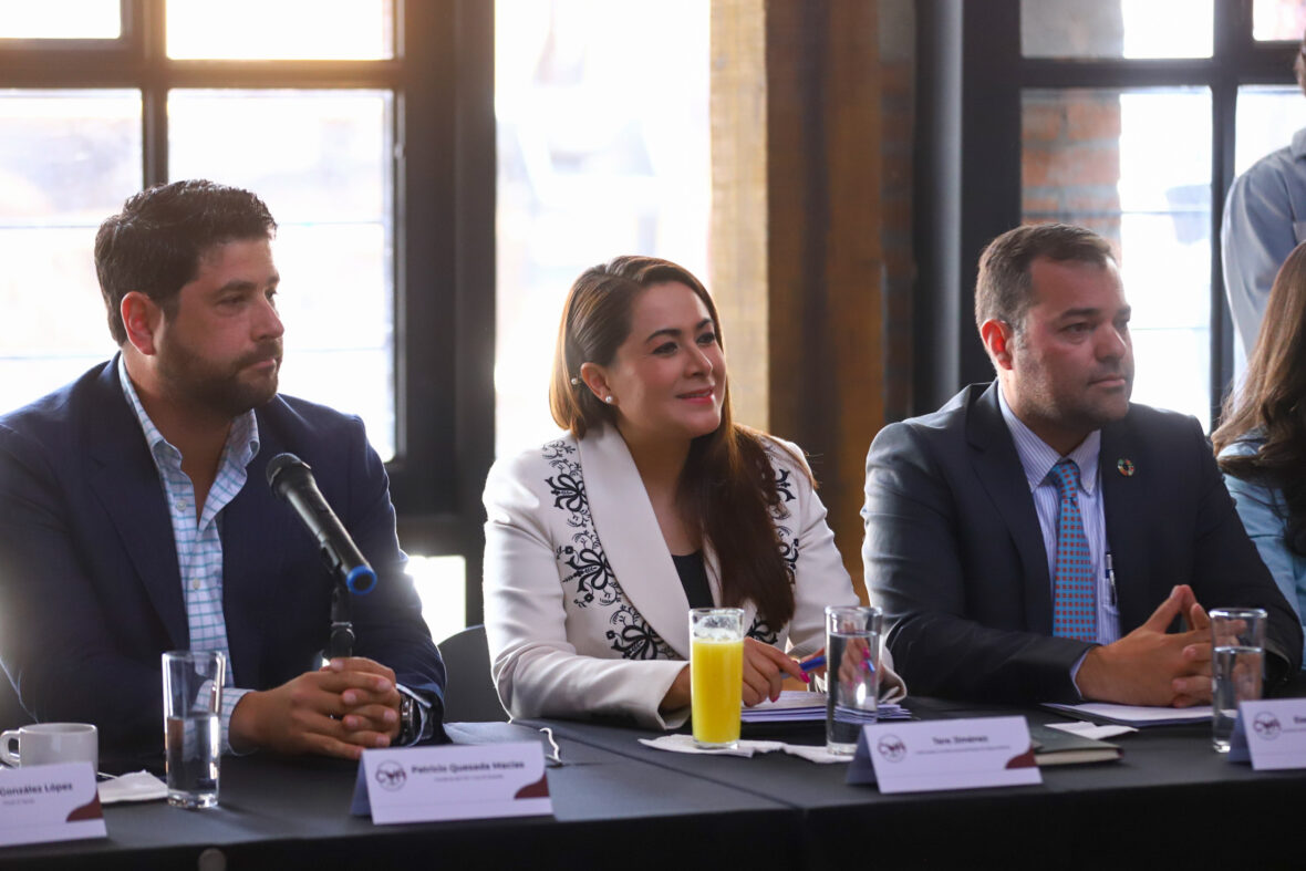 9 scaled REFRENDA TERE JIMÉNEZ SU COMPROMISO CON EL FORTALECIMIENTO DE LA INDUSTRIA VITIVINÍCOLA DE AGUASCALIENTES