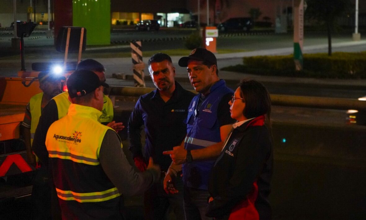 IMG 20250402 004407 scaled REALIZA MUNICIPIO OPERATIVO NOCTURNO DE PINTURA VIAL EN PASO A DESNIVEL DE LA SALIDA A ZACATECAS Y ALTARIA
