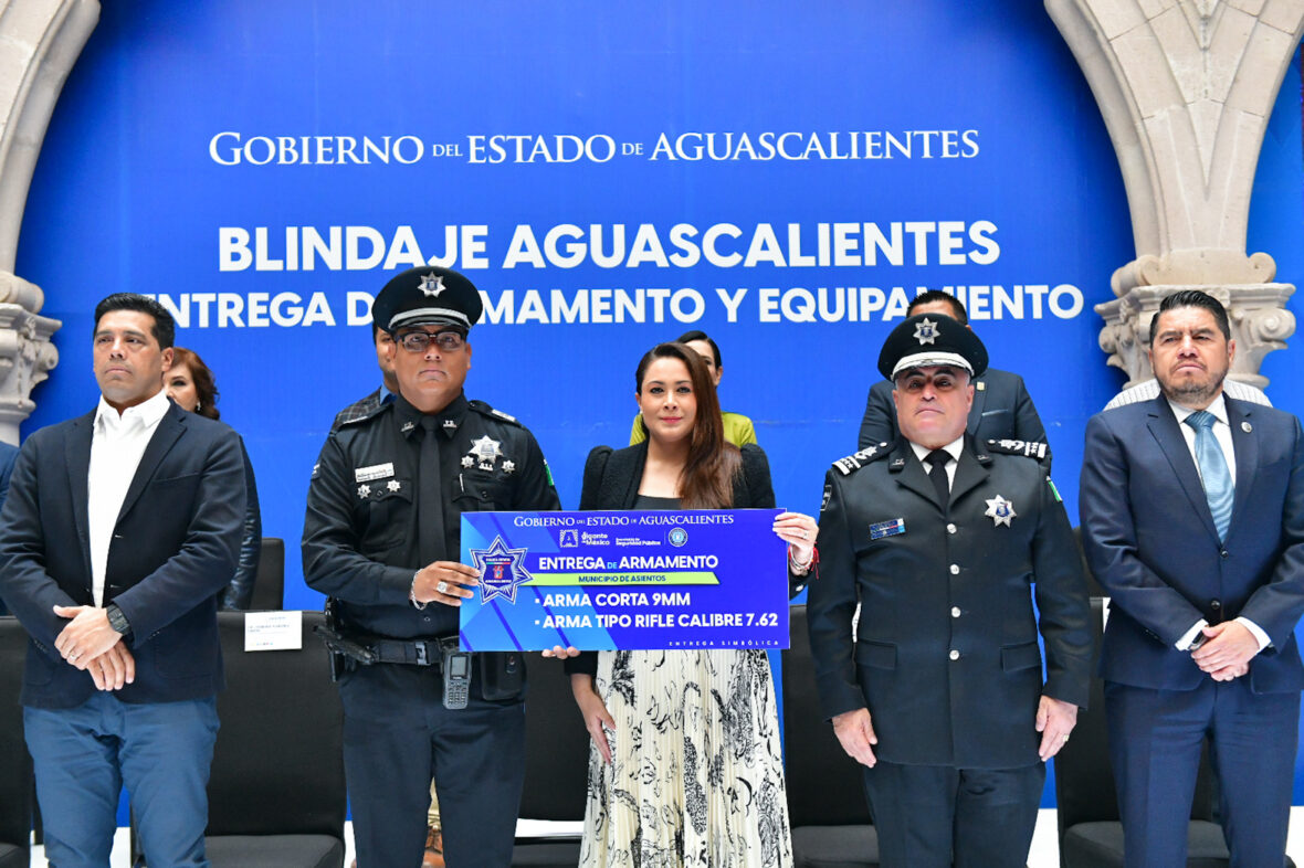 unnamed file scaled CON UNA INVERSIÓN DE 21 MILLONES DE PESOS, ENTREGA TERE JIMÉNEZ ARMAMENTO Y EQUIPO A CORPORACIONES DE SEGURIDAD