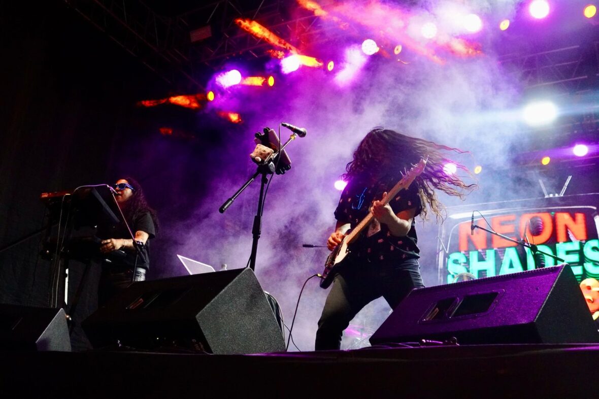 IMG 20250502 WA0047 scaled CONQUISTAN EL CORREDOR CULTURAL CARRANZA LOS GRUPOS NEÓN SHADES Y FÁRMACOS