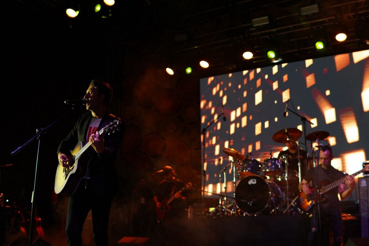 IMG 20250504 WA0264 scaled ROCK JUDE HIZO VIBRAR A MÁS DE 5 MIL ESPECTADORES EN EL CORREDOR CULTURAL CARRANZA