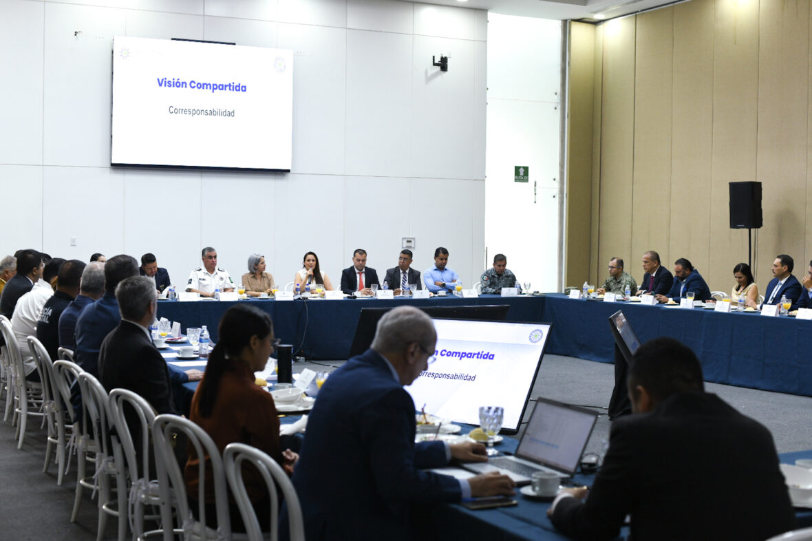 IMG 7881.JPG scaled TERE JIMÉNEZ REFRENDA SU COMPROMISO CON LA SEGURIDAD PARA SEGUIR ATRAYENDO INVERSIONES AL ESTADO