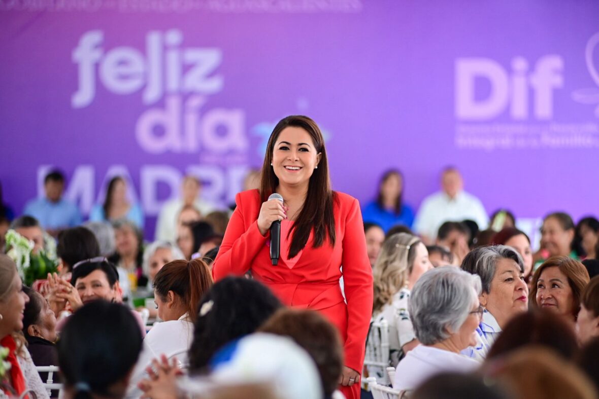 WhatsApp Image 2025 05 07 at 12.09.16 PM 1 scaled TERE JIMÉNEZ FESTEJA DÍA DE LAS MADRES CON VOLUNTARIAS DEL DIF ESTATAL; RECONOCE SU LABOR
