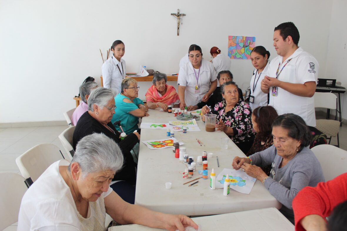 WhatsApp Image 2025 05 09 at 11.28.24 scaled ADULTOS MAYORES ENCUENTRAN COMPAÑÍA, ACTIVIDADES Y CUIDADO EN LA “CASA DEL ABUELO DEL DIF ESTATAL”