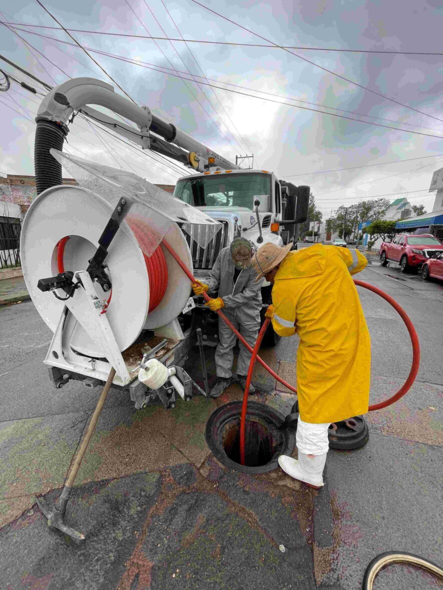 WhatsApp Image 2025 05 22 at 12.52.46 PM scaled 1 scaled REFUERZA MIAA MANTENIMIENTO DE ALCANTARILLADO POR TEMPORADA DE LLUVIAS