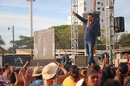 festejo m Festeja en grande a las mamás el Gobierno del Bien