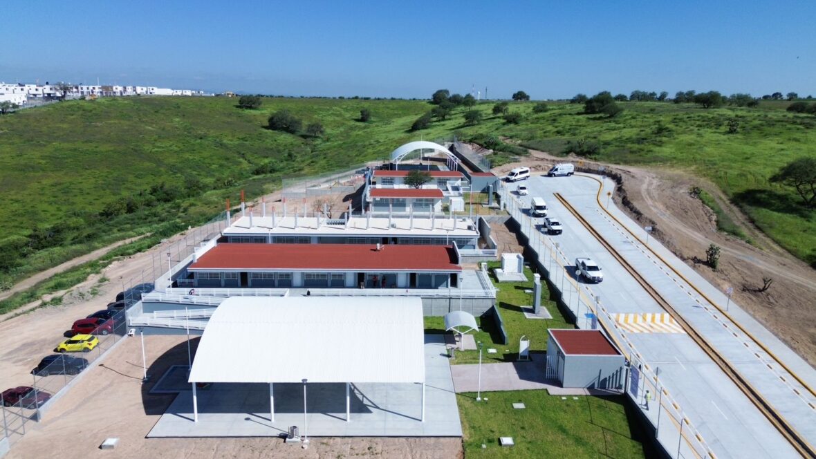 6 1 scaled TERE JIMÉNEZ IMPULSA INVERSIÓN SIN PRECEDENTES PARA NUEVAS ESCUELAS, COMPUTADORAS Y MEJOR EQUIPAMIENTO EDUCATIVO