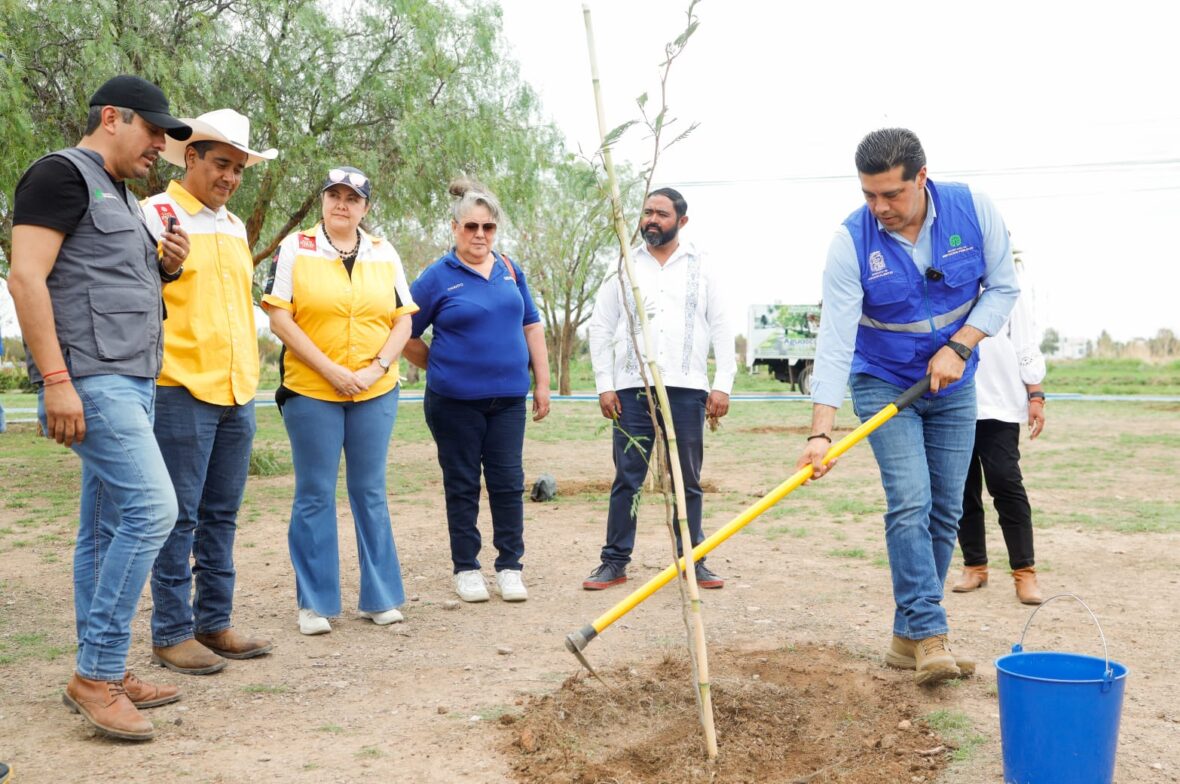 IMG 20250614 WA0147 scaled LEO MONTAÑEZ ENCABEZÓ JORNADA DE ARBORIZACIÓN EN EL FRACCIONAMIENTO VILLA TERESA