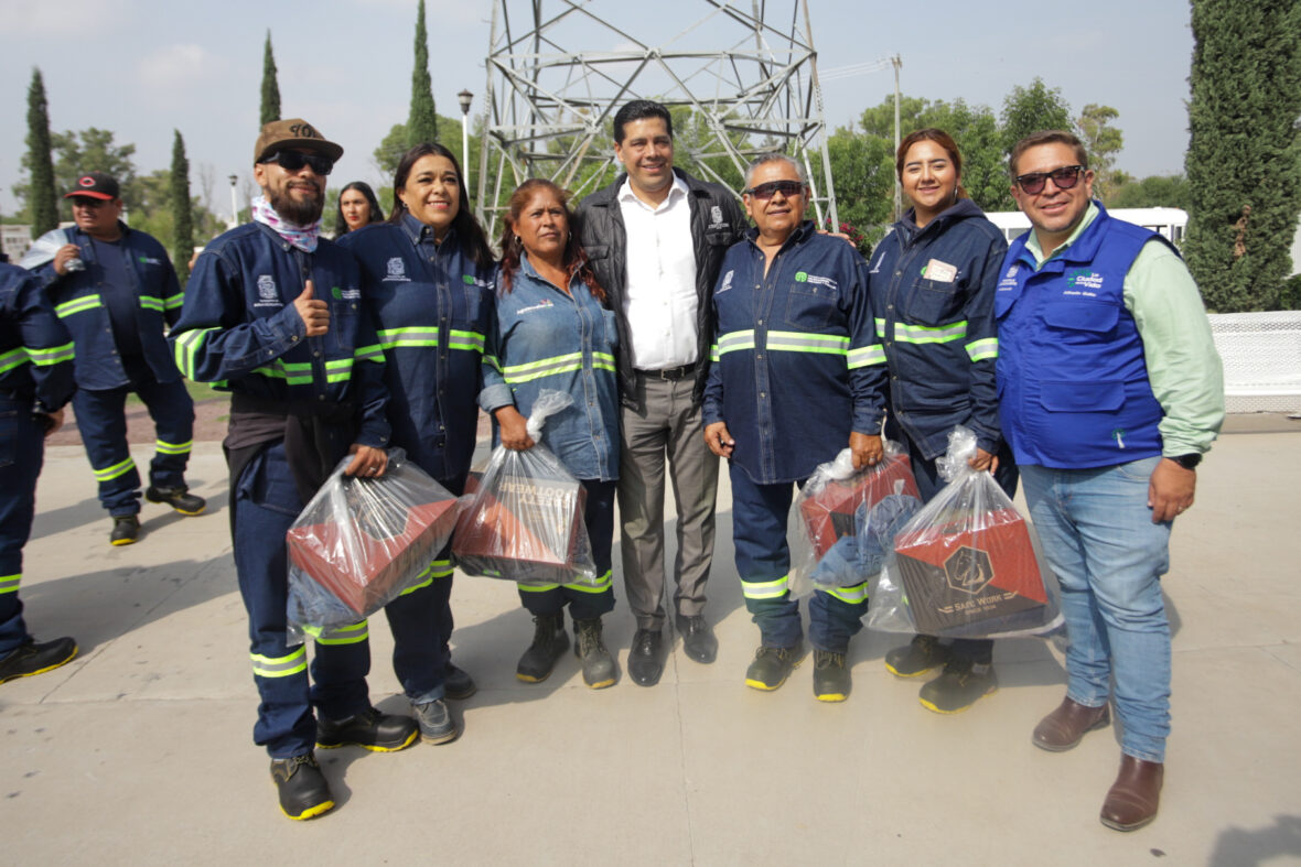 IMG 0732 scaled ENTREGA LEO MONTAÑEZ UNIFORMES A PERSONAL DE LA COORDINACIÓN GENERAL DE DELEGACIONES URBANAS Y RURALES
