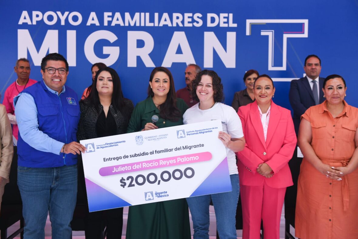 WhatsApp Image 2025 07 29 at 2.26.22 PM scaled TERE JIMÉNEZ ENTREGA APOYOS ECONÓMICOS A FAMILIARES DE MIGRANTES PARA QUE PUEDAN EMPRENDER UN NEGOCIO