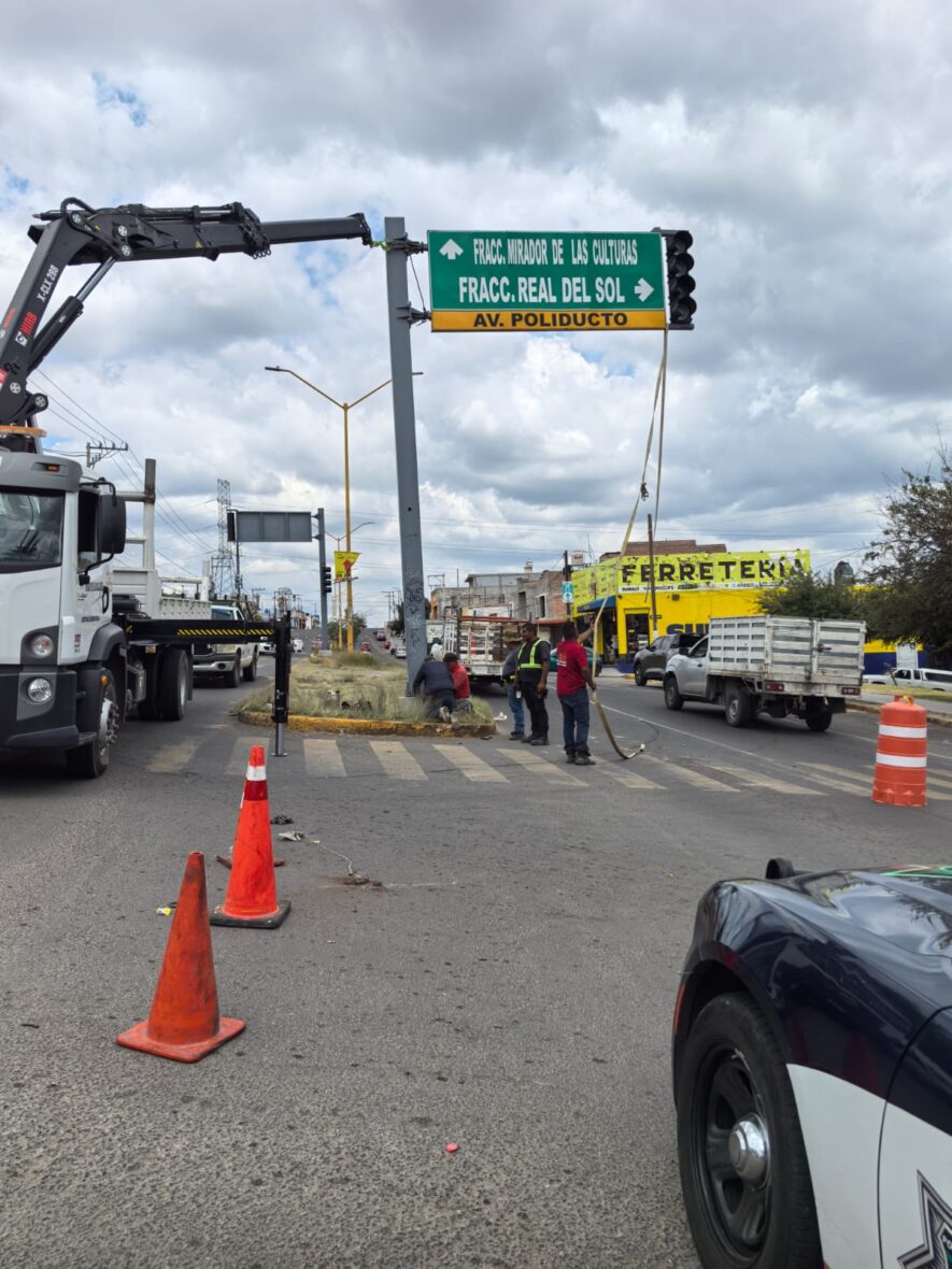 IMG 20250809 WA0015 scaled REFUERZA MUNICIPIO LA SEGURIDAD VIAL CON NUEVO SEMÁFORO EN CRUCE DE RODOLFO LANDEROS Y POLIDUCTO