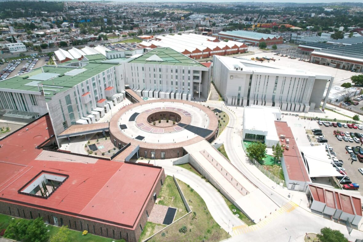 WhatsApp Image 2025 07 19 at 1.05.55 PM 2 scaled EN UN HECHO SIN PRECEDENTES, SALVAN LA VIDA DE UNA PACIENTE CON CORAZÓN Y PULMÓN ARTIFICIAL EN EL HOSPITAL HIDALGO