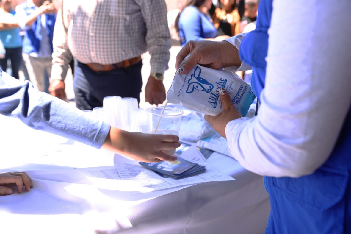 WhatsApp Image 2025 07 28 at 19.41.44 scaled CON ALILECHE, MÁS FAMILIAS ACCEDEN A LECHE NUTRITIVA Y A UN PRECIO PREFERENCIAL EN TODO EL ESTADO