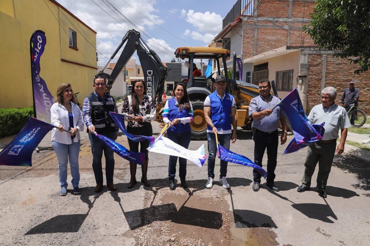 WhatsApp Image 2025 08 02 at 4.46.28 PM 2 scaled TERE JIMÉNEZ ARRANCA REHABILITACIÓN DE CALLES CON CONCRETO HIDRÁULICO EN PABELLÓN DE ARTEAGA