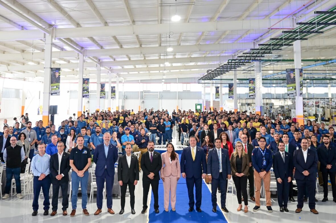 WhatsApp Image 2025 08 13 at 12.34.36 PM scaled CON MÁS DE 426 MILLONES DE PESOS, TERE JIMÉNEZ INAUGURA NUEVA LÍNEA DE PRODUCCIÓN EN PLANTA TENNECO