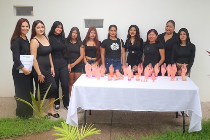 aplicacion de unas IDEFT y Gobierno del Bien celebran clausura de talleres de repostería y uñas