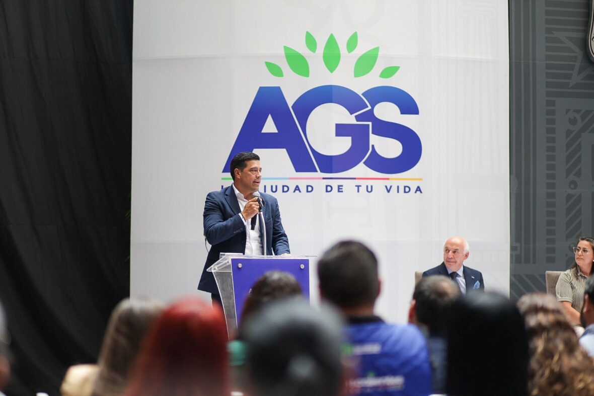 IMG 02111 scaled TRES AÑOS DE TRABAJO POR LA SALUD EMOCIONAL SE REFLEJAN EN VIDAS MÁS FELICES: LEO MONTAÑEZ