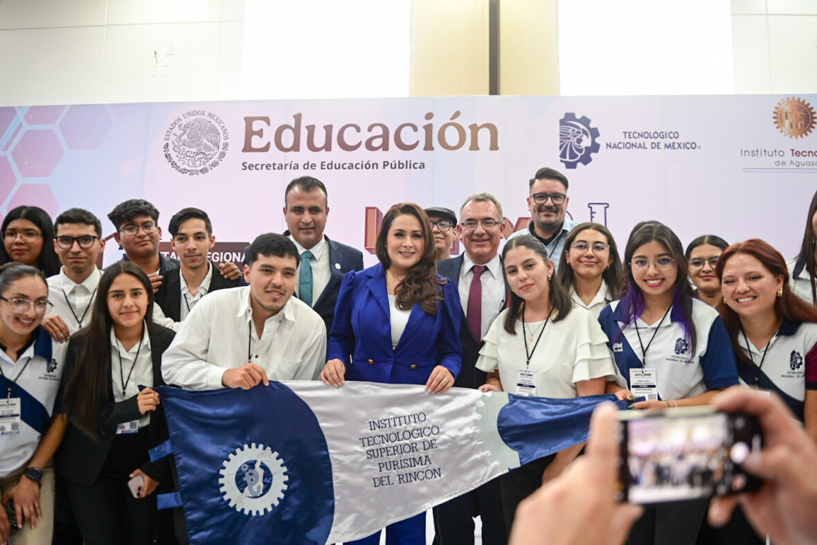 IMG 3781.JPG scaled TERE JIMÉNEZ DA LA BIENVENIDA A JÓVENES DE 9 ESTADOS QUE PARTICIPAN EN ENCUENTRO TECNOLÓGICO CON MÁS DE 180 PROYECTOS