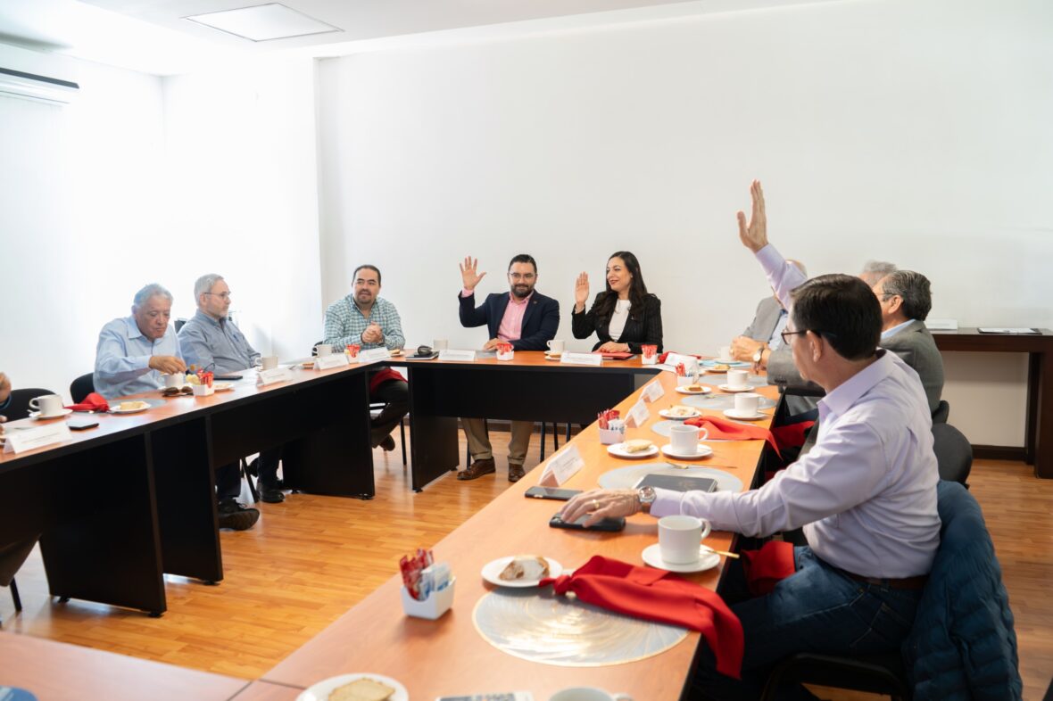 Imagen de WhatsApp 2025 09 24 a las 14.49.35 78e9a6ad scaled MANTIENE MUNICIPIO DE AGUASCALIENTES ACTIVA COLABORACIÓN CON EL SECTOR DE LA CONSTRUCCIÓN