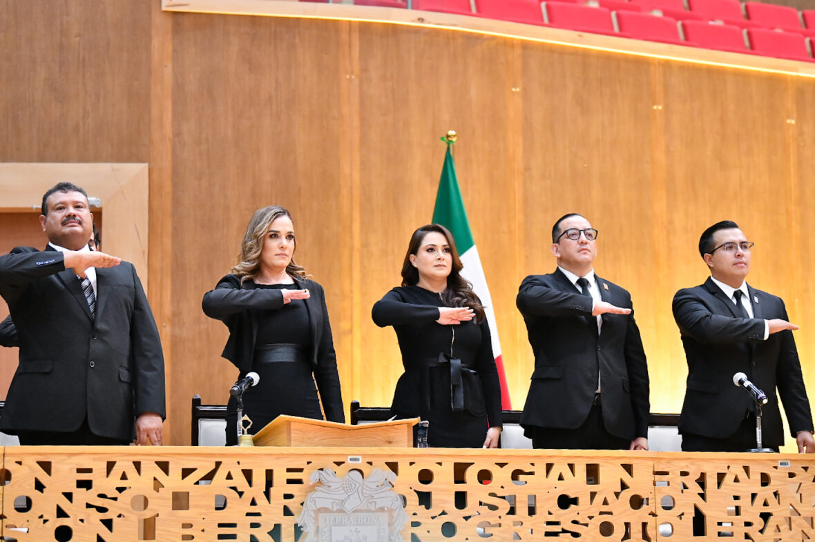 MXS 7034 scaled ASISTE TERE JIMÉNEZ A LA TOMA DE PROTESTA DE NUEVOS JUECES Y MAGISTRADOS DEL PODER JUDICIAL DEL ESTADO DE AGUASCALIENTES