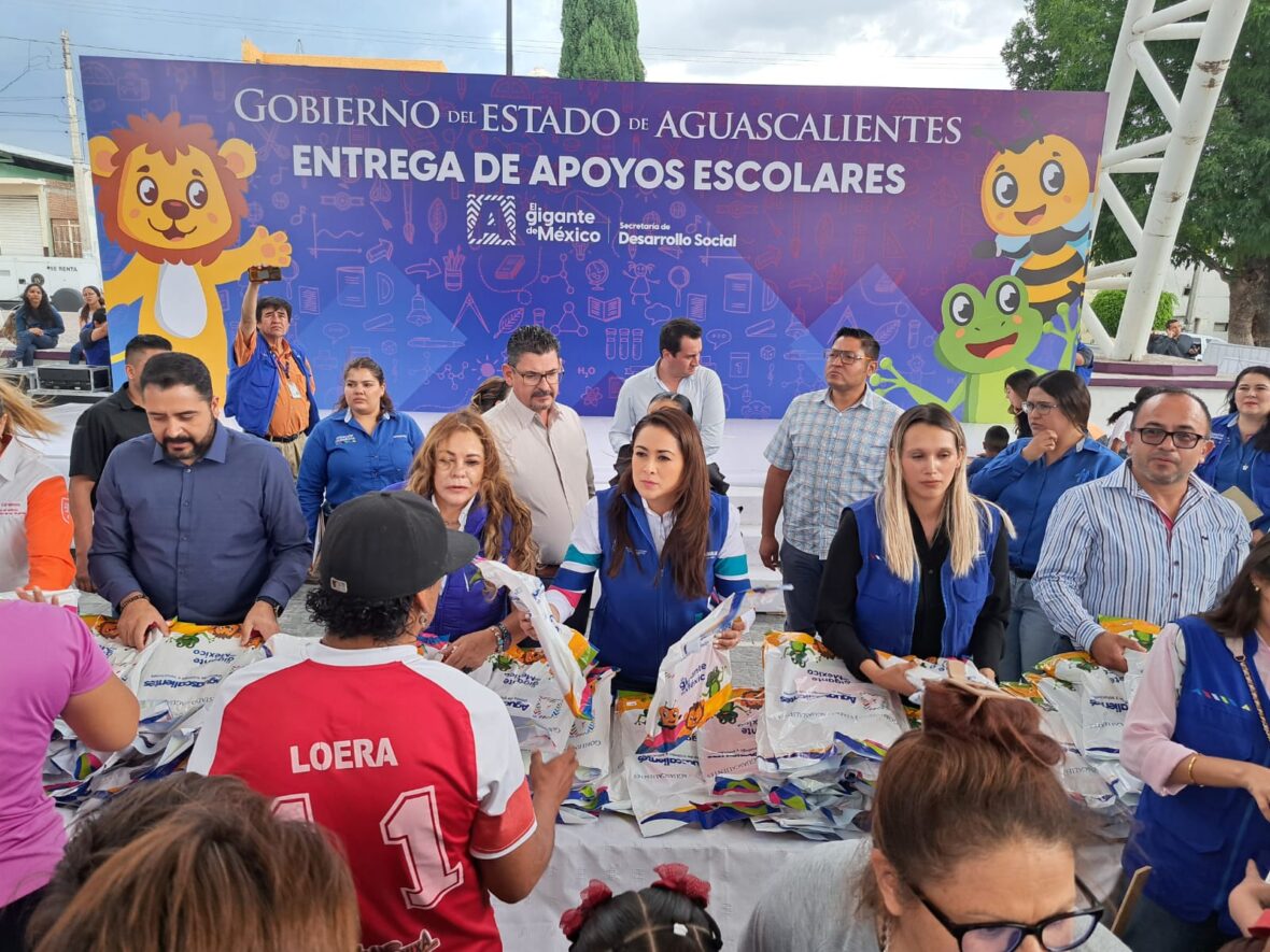 WhatsApp Image 2025 08 20 at 6.59.44 PM scaled INICIA TERE JIMÉNEZ CON LA ENTREGA DE ÚTILES, ZAPATOS Y MOCHILAS A ESTUDIANTES DE TODO EL ESTADO