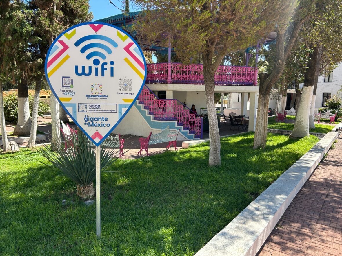WhatsApp Image 2025 08 21 at 1.37.22 PM 1 scaled AGUASCALIENTES SE COLOCA ENTRE LOS ESTADOS LÍDERES EN ACCESO A INTERNET GRATUITO CON MÁS DE 2,100 PUNTOS