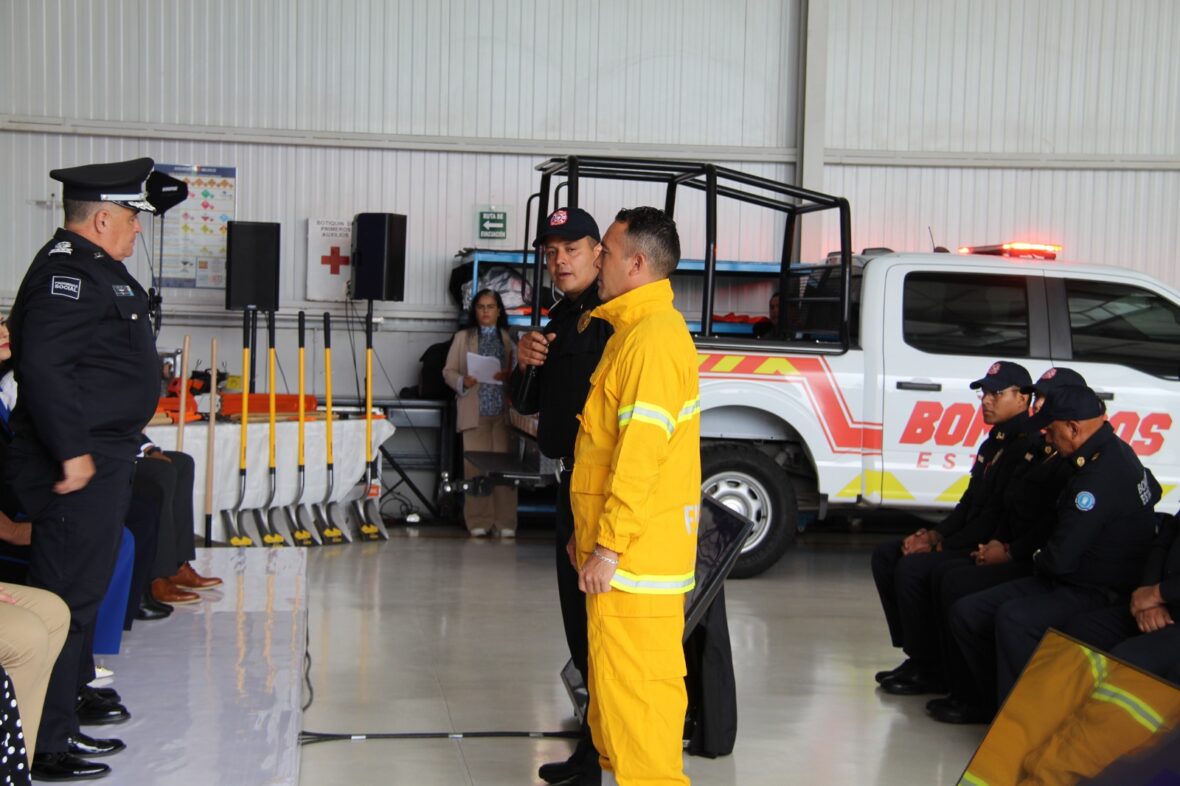 WhatsApp Image 2025 08 22 at 2.16.02 PM 5 1 scaled CON RECONOCIMIENTOS Y DOTACIÓN DE EQUIPO, CELEBRAN A BOMBEROS DEL ESTADO EN SU DÍA