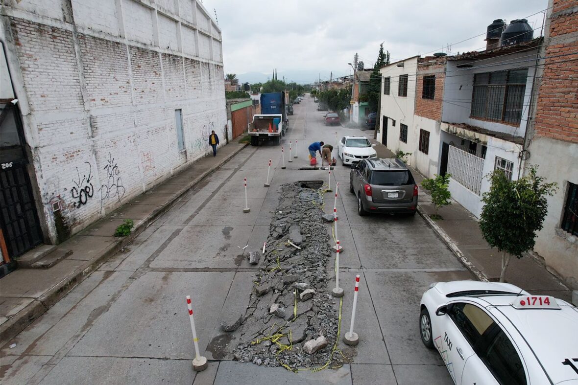 WhatsApp Image 2025 08 26 at 3.07.53 PM scaled REALIZA MIAA OBRA DE ALCANTARILLADO EN LA COLONIA VICENTE GUERRERO PARA EVITAR BROTES