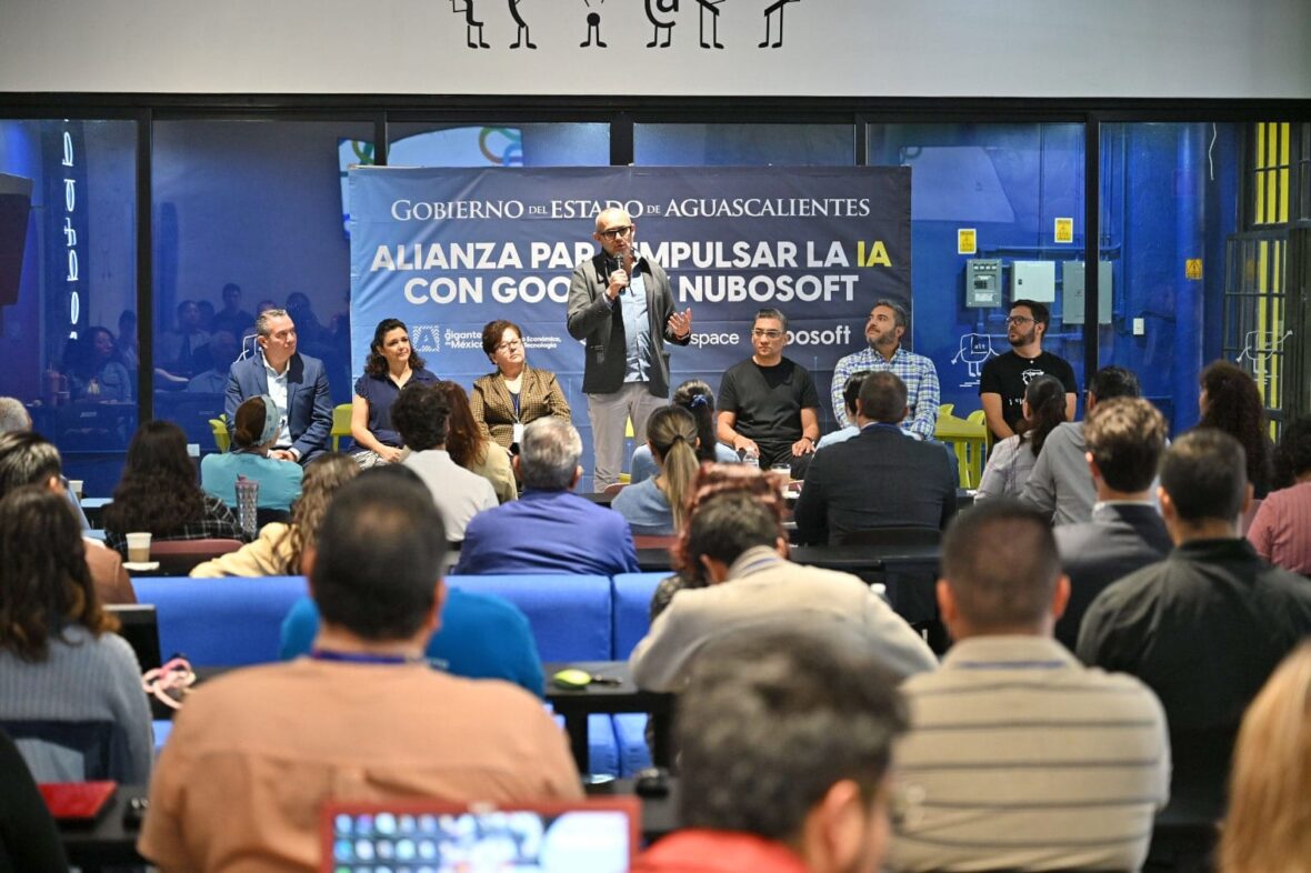 WhatsApp Image 2025 08 31 at 10.22.41 AM scaled EMPRESARIOS Y EMPRENDEDORES SE CAPACITAN EN INTELIGENCIA ARTIFICIAL PARA HACER CRECER SUS NEGOCIOS