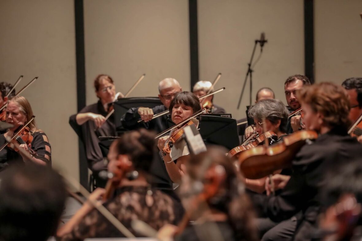 WhatsApp Image 2025 09 01 at 12.38.09 1 scaled ASISTE AL CONCIERTO ESPECIAL “VALSES, POLCAS Y MARCHAS” DE LA ORQUESTA SINFÓNICA DE AGUASCALIENTES EN EL COMPLEJO FERROCARRILERO TRES CENTURIAS