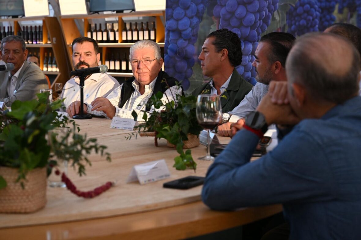 WhatsApp Image 2025 09 01 at 7.38.42 PM 3 scaled FIRMAN CONVENIO PARA FORTALECER LA INDUSTRIA VITIVINÍCOLA DE AGUASCALIENTES