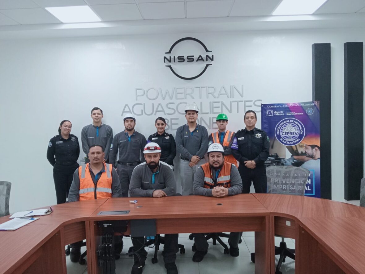 WhatsApp Image 2025 09 08 at 5.47.13 PM 4 scaled SECRETARÍA DE SEGURIDAD PÚBLICA CAPACITA A TRABAJADORES DE EMPRESAS Y COMERCIANTES EN PREVENCIÓN Y CIBERSEGURIDAD