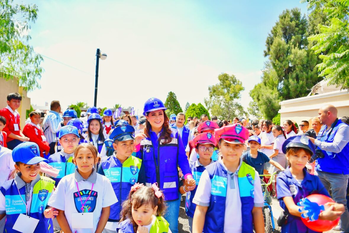 WhatsApp Image 2025 09 24 at 2.08.44 PM scaled “EN AGUASCALIENTES LOS SUEÑOS SE CUMPLEN”; TERE JIMÉNEZ MANDA MENSAJE A NIÑAS Y NIÑOS DEL ESTADO EN LA GIRA DE SU TERCER INFORME