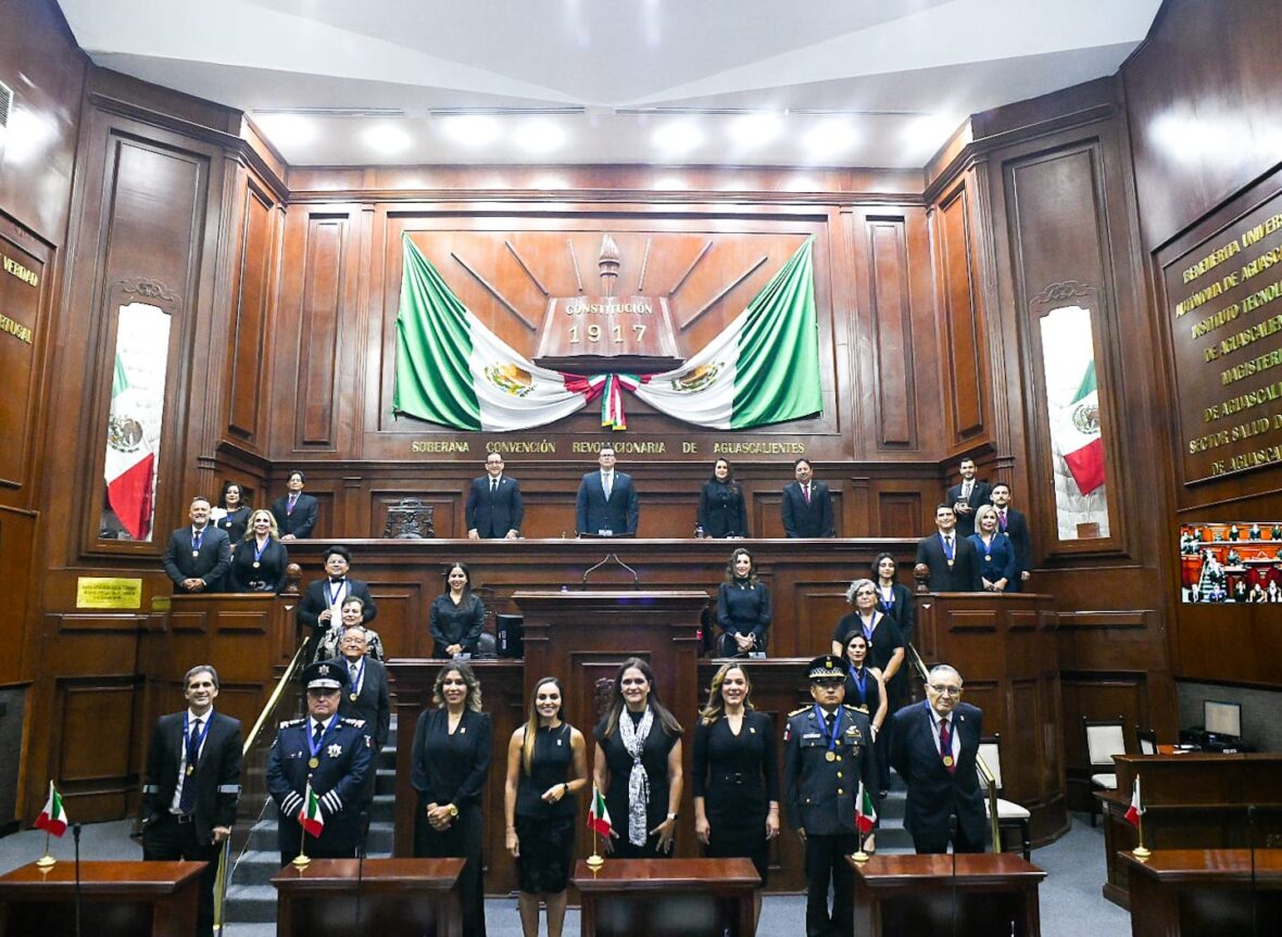 WhatsApp Image 2025 09 25 at 3.04.25 PM scaled RECONOCE EL CONGRESO DEL ESTADO LABOR DE LA POLICÍA ESTATAL CON LA MEDALLA “BENITO JUÁREZ GARCÍA”