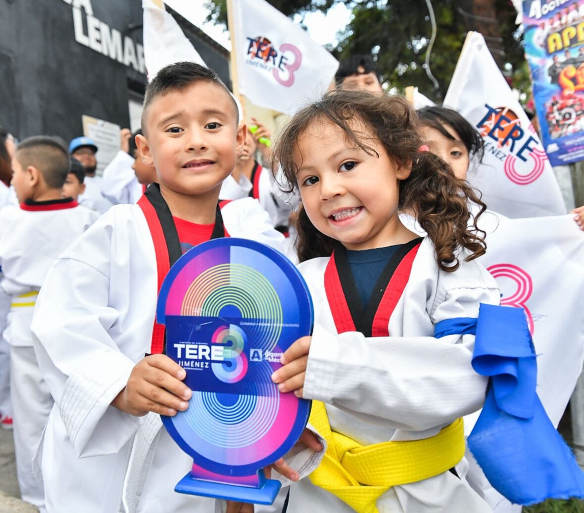 WhatsApp Image 2025 09 27 at 8.07.25 PM 6 scaled TERE JIMÉNEZ PRESENTA SU TERCER INFORME ANTE HABITANTES DE PABELLÓN DE ARTEAGA, TEPEZALÁ Y SAN JOSÉ DE GRACIA