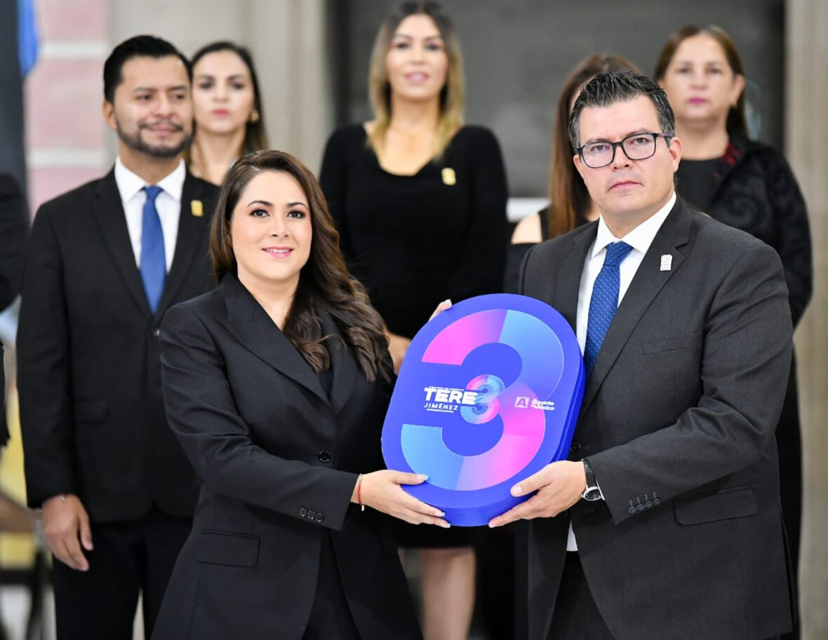WhatsApp Image 2025 09 29 at 11.18.33 AM 1 scaled TERE JIMÉNEZ ENTREGA SU TERCER INFORME DE GOBIERNO AL CONGRESO DEL ESTADO Y REAFIRMA SU COMPROMISO CON EL DESARROLLO DE AGUASCALIENTES