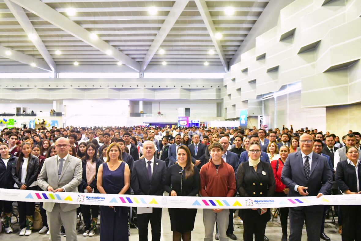 100 scaled IMPULSA TERE JIMÉNEZ EL TALENTO DE LAS Y LOS JÓVENES DE AGUASCALIENTES EN FORO ESTATAL DE EMPRENDIMIENTO