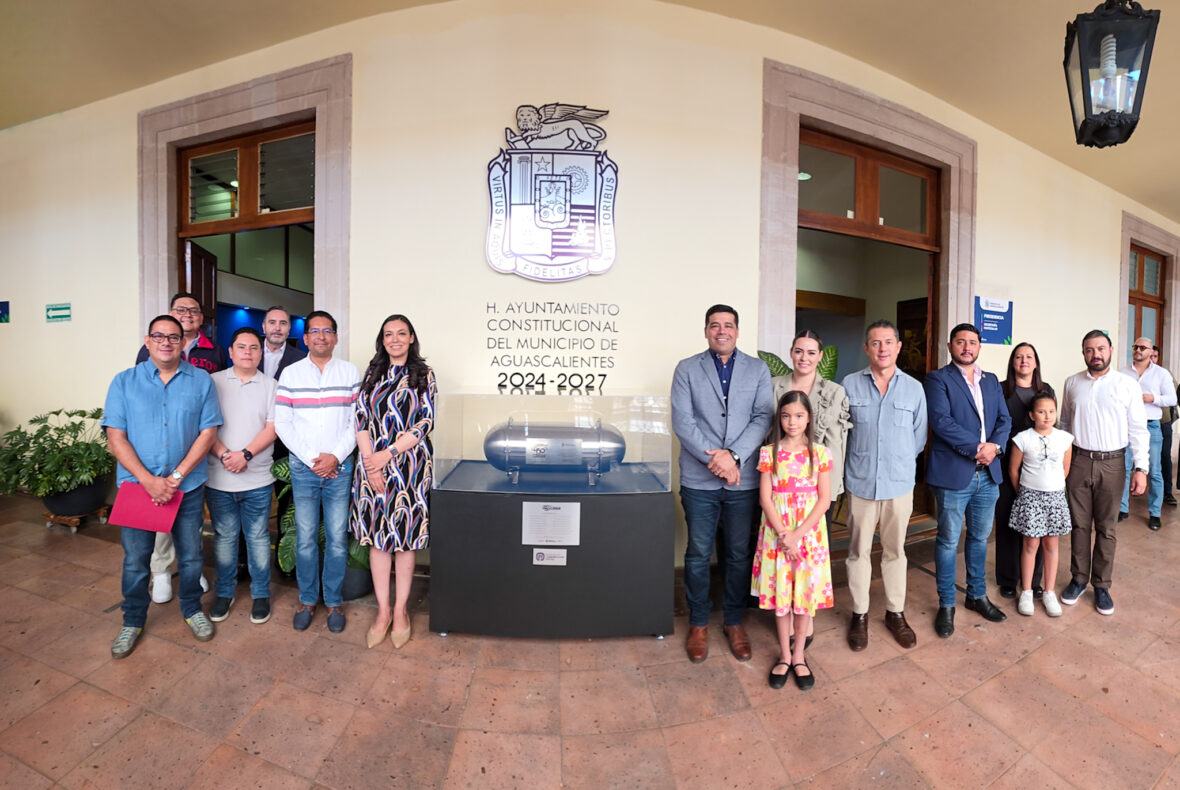 20251031 111810 scaled COLOCA LEO MONTAÑEZ CÁPSULA DEL TIEMPO CON MOTIVO DEL 450 ANIVERSARIO DE LA CIUDAD