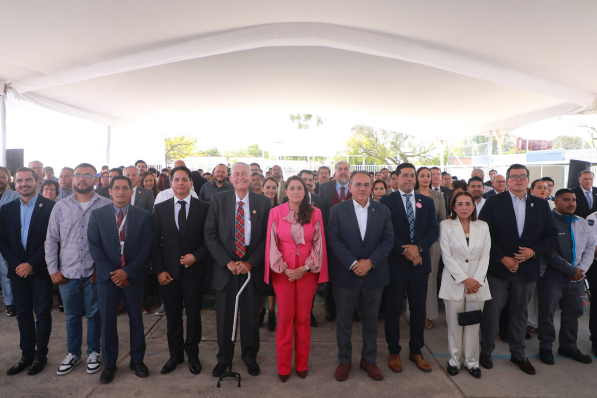 205 scaled TERE JIMÉNEZ ENCABEZA ENTREGA DE UN TRACTOCAMIÓN Y UN SIMULADOR ELECTRÓNICO; MEJORARÁN LA CAPACITACIÓN DE OPERADORES DEL TRANSPORTE