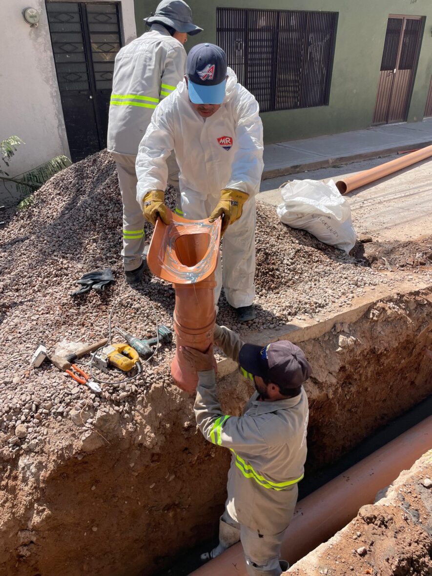 BURGOS 2 scaled 1 scaled MIAA BENEFICIA A VECINOS DE LA COLONIA ESPAÑA CON OBRA DE REHABILITACIÓN DE ALCANTARILLADO SANITARIO