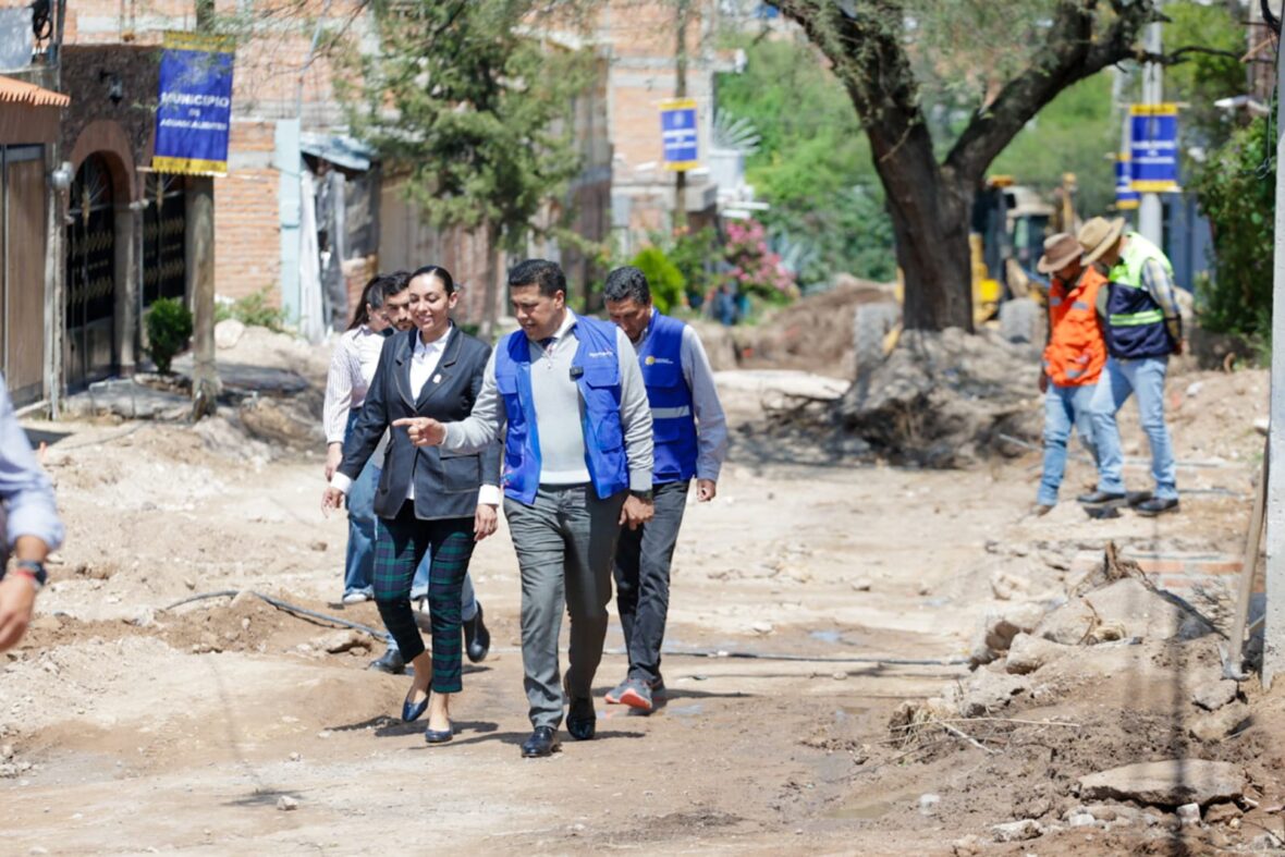 IMG 20250930 WA0129 scaled IMPULSA LEO MONTAÑEZ MEJORA DE VIALIDADES EN EL FRACCIONAMIENTO EL RIEGO Y EL BARRIO DE EL LLANITO