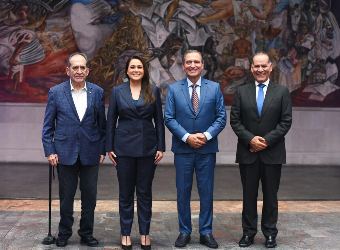 IMG 9353.JPG scaled EN UN EJERCICIO INÉDITO Y COMO PARTE DE SU TERCER INFORME, TERE JIMÉNEZ SE REÚNE CON GOBERNADORES QUE LE ANTECEDIERON PARA COMPARTIR SU VISIÓN DEL DESARROLLO DE AGUASCALIENTES