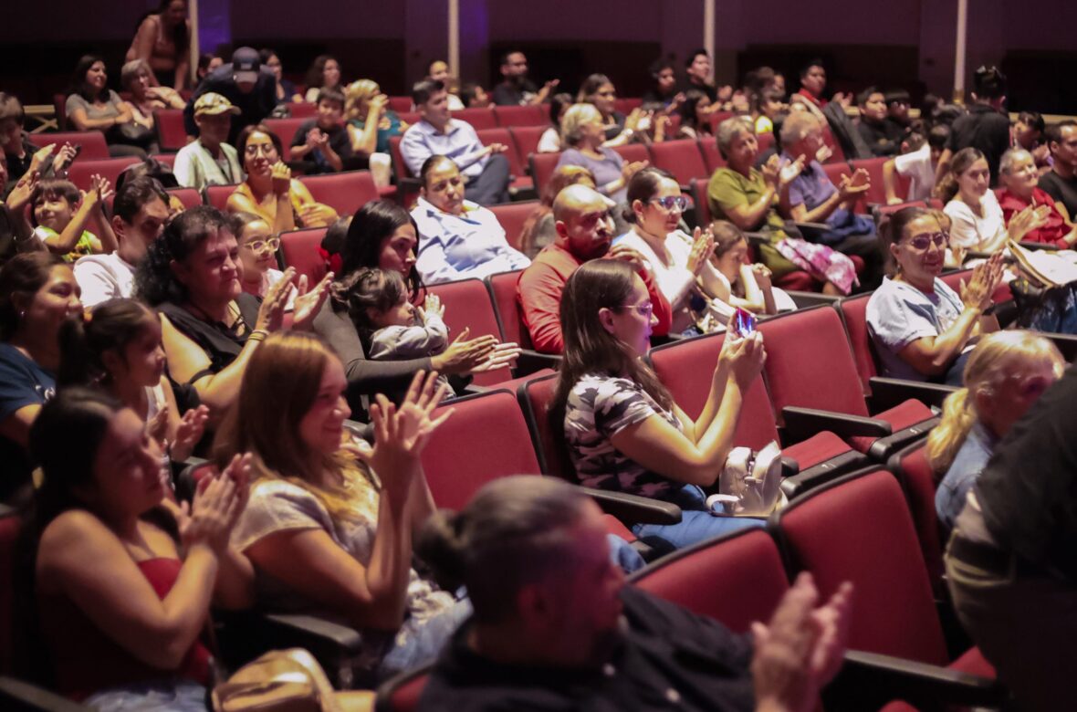 SAVE 20251013 210754 scaled 1 scaled EL TEATRO MORELOS BRILLÓ CON LA MAGIA DE VIAJE AL MUNDO DE LOS CUENTOS