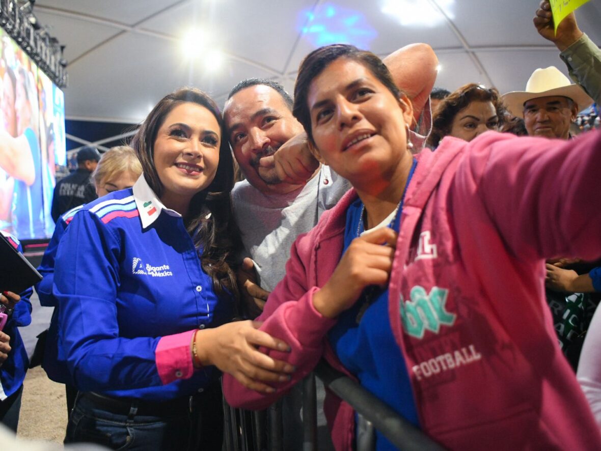 WhatsApp Image 2025 10 03 at 9.37.51 PM 1 scaled TERE JIMÉNEZ REAFIRMA SU COMPROMISO CON HABITANTES DE LA ZONA NORTE: SEGUIREMOS TRABAJANDO PARA GARANTIZAR SU SEGURIDAD Y PRESERVAR LA PAZ SOCIAL