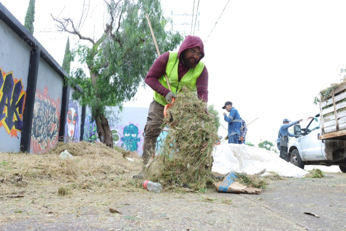 WhatsApp Image 2025 10 08 at 10.32.14 AM 1 scaled REALIZA MUNICIPIO DE AGUASCALIENTES OPERATIVO INTEGRAL DE LIMPIEZA EN EL ARROYO LOS ARELLANO