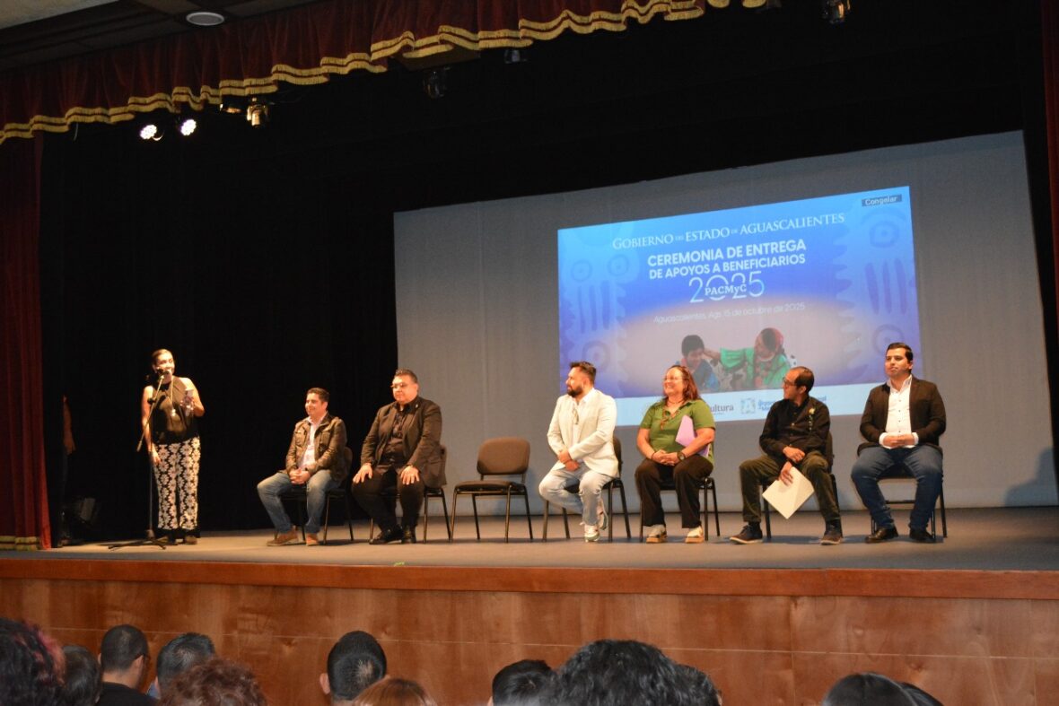 WhatsApp Image 2025 10 20 at 15.09.18 scaled GOBIERNO DEL ESTADO IMPULSA A LÍDERES COMUNITARIOS PARA QUE A TRAVÉS DE SUS PROYECTOS MANTENGAN VIVAS NUESTRAS RAÍCES