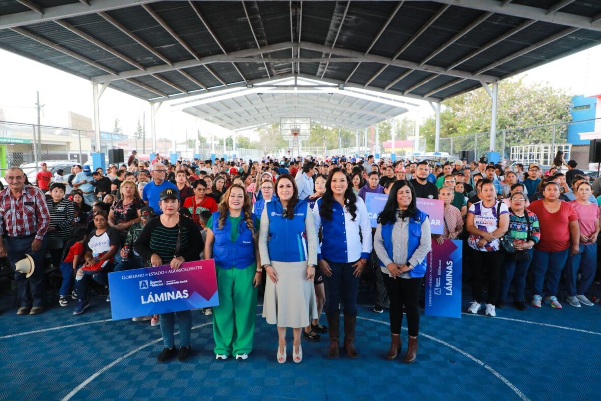 WhatsApp Image 2025 10 30 at 6.07.36 PM 5 scaled TERE JIMÉNEZ ENTREGA APOYOS A 340 FAMILIAS DE PABELLÓN DE ARTEAGA PARA QUE PUEDAN MEJORAR SUS VIVIENDAS