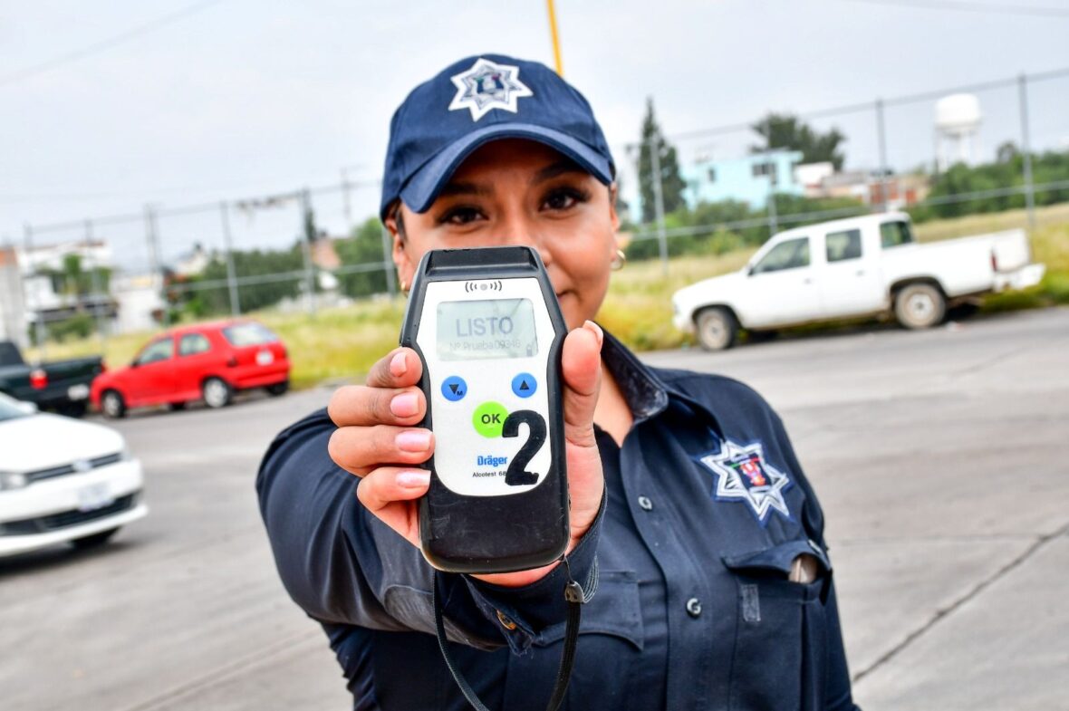 a10c1958 664d 4551 bc61 b4ae76fc7049 scaled REFUERZA POLICÍA VIAL OPERATIVO ALCOHOLÍMETRO EN TRANSPORTE PÚBLICO