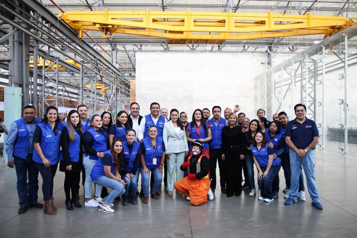 EQUIPAMIENTO COMEDORES 3 scaled TERE JIMÉNEZ ENTREGÓ MOBILIARIO PARA FORTALECER LOS COMEDORES ESCOLARES Y COMUNITARIOS