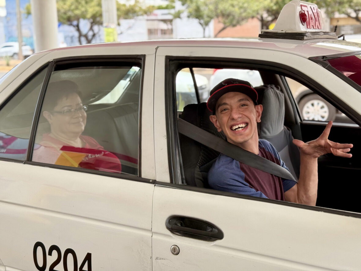 IMG 0284 2 scaled DIF ESTATAL APOYA CON TRASLADOS GRATUITOS A PERSONAS CON DISCAPACIDAD Y ENFERMEDADES CRÓNICAS